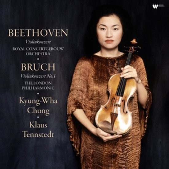 Vrouw met viool, draagt bruine jurk met abstracte print. "BEETHOVEN Violin Konzert", "BRUCH Violinkonzert No.1", "Kyung-Wha Chung".