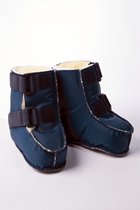 Schapenvacht schoenen met klittenband, maat 43/44, kleur marineblauw