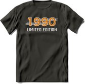 1990 Limited Edition T-Shirt | Goud - Zilver | Grappig Verjaardag en Feest Cadeau Shirt | Dames - Heren - Unisex | Tshirt Kleding Kado | - Donker Grijs - S