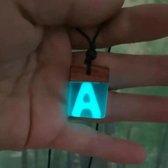 Glow in the dark blue  ketting met letter