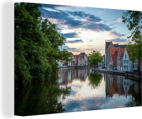 Canvas Schilderij Brugge vanaf het kanaal in België - 60x40 cm - Wanddecoratie