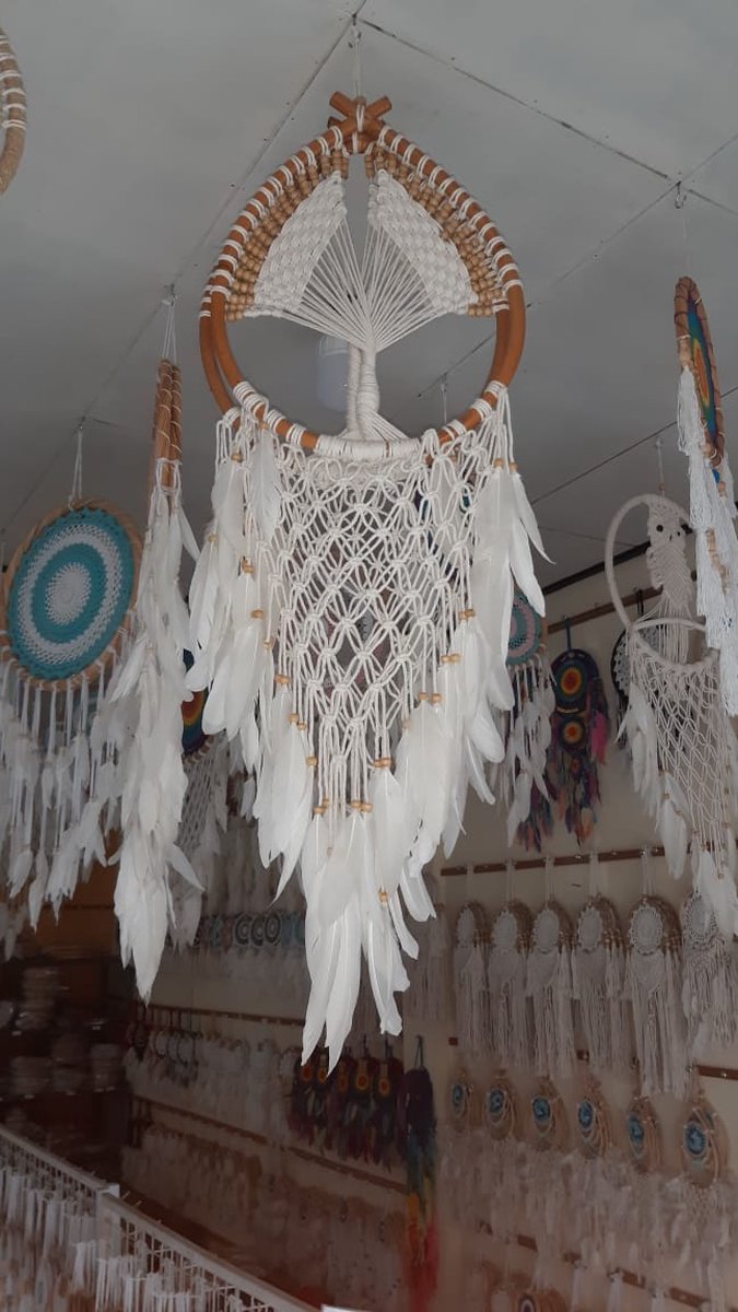 Dromenvanger traanvorm boom geborduurd naturel/wit macrame ±40cm