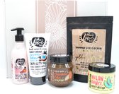 MONO LOVE BIO Bodycare GiftBox - Lichaamsverzorging Geschenkset - Shimmer Coco Scrub Pineapple 150gr - Coco Shea Body Sorbet & Cream 150ml - Grapefruit Curacao Body Milk 200ml - Coffee & Choc