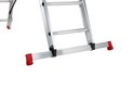 Onderkant van een aluminium reformladder met rode anti-slip voeten en zwarte steunbeugels.