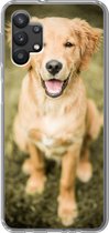 Geschikt voor Samsung Galaxy A32 5G hoesje - Een portret van een Golden Retriever puppy in de tuin - Siliconen Telefoonhoesje