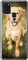 Geschikt voor Samsung Galaxy A21s hoesje - Een portret van een Golden Retriever puppy in de tuin - Siliconen Telefoonhoesje