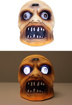Zombie hoofd met verlichte ogen en horror geluid