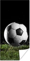 Poster - Voetbal - Sport - Gras - Fotoposter - Muurposter - Woonkamer decoratie - 40x80 cm - Muurposters slaapkamer - Kamer decoratie - Muurdecoratie - Wanddecoratie
