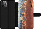 Bookcase Geschikt voor iPhone 11 Pro telefoonhoesje - Roest print - Blauw - Platen - Met vakjes - Wallet case met magneetsluiting