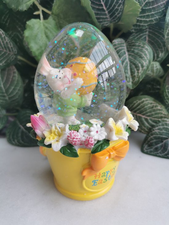 Paasdecoratie ovale schudbol van 12.5 cm hoog met vrolijk konijntje en versierd paasei op een Geel emmertje met lentebloemen en tekst Happy Easter - Merkloos