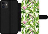 Bookcase Geschikt voor iPhone 12 Pro Max telefoonhoesje - Flamingo - Bladeren - Patronen - Met vakjes - Wallet case met magneetsluiting