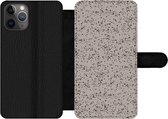 Bookcase Geschikt voor iPhone 11 Pro Max telefoonhoesje - Stippen - Zwart - Grijs - Met vakjes - Wallet case met magneetsluiting