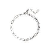 Zirkonia en chain - statement armband met een twist - zilver