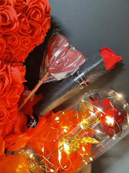 Cadeaubox met eeuwige roos - Inclusief ketting met 'Ik hou van jou