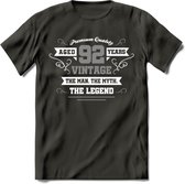 92 Jaar Legend T-Shirt | Zilver - Wit | Grappig Verjaardag en Feest Cadeau | Dames - Heren - Unisex | Kleding Kado | - Donker Grijs - S