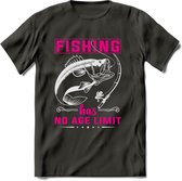 Fishing Has No Age Limit - Vissen T-Shirt | Roze | Grappig Verjaardag Vis Hobby Cadeau Shirt | Dames - Heren - Unisex | Tshirt Hengelsport Kleding Kado - Donker Grijs - XL