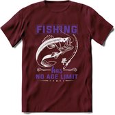 Fishing Has No Age Limit - Vissen T-Shirt | Paars | Grappig Verjaardag Vis Hobby Cadeau Shirt | Dames - Heren - Unisex | Tshirt Hengelsport Kleding Kado - Burgundy - XXL