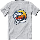 Fishing - Vissen T-Shirt | Grappig Verjaardag Vis Hobby Cadeau Shirt | Dames - Heren - Unisex | Tshirt Hengelsport Kleding Kado - Licht Grijs - Gemaleerd - XXL