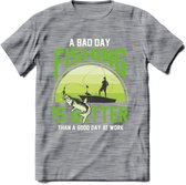 A Bad Day Fishing - Vissen T-Shirt | Groen | Grappig Verjaardag Vis Hobby Cadeau Shirt | Dames - Heren - Unisex | Tshirt Hengelsport Kleding Kado - Donker Grijs - Gemaleerd - 3XL