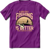 A Bad Day Fishing - Vissen T-Shirt | Beige | Grappig Verjaardag Vis Hobby Cadeau Shirt | Dames - Heren - Unisex | Tshirt Hengelsport Kleding Kado - Paars - XXL
