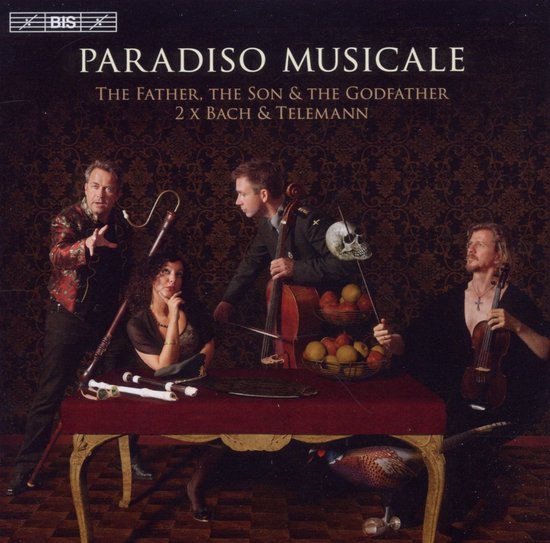 CD hoes met titel 'Paradiso Musicale'. Vier muzikanten op een gedekte tafel met fruit en fazant. Achtergrond met damastpatroon.