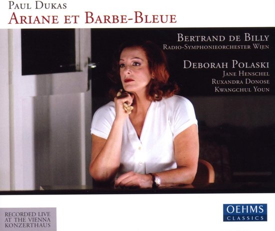 Deborah Polaski, zingt Ariane et Barbe-Bleue. Ze draagt een witte blouse en goudkleurige ringen.