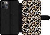 Bookcase Geschikt voor iPhone 11 Pro Max telefoonhoesje - Dierenprint - Panter - Bruin - Waterverf - Met vakjes - Wallet case met magneetsluiting