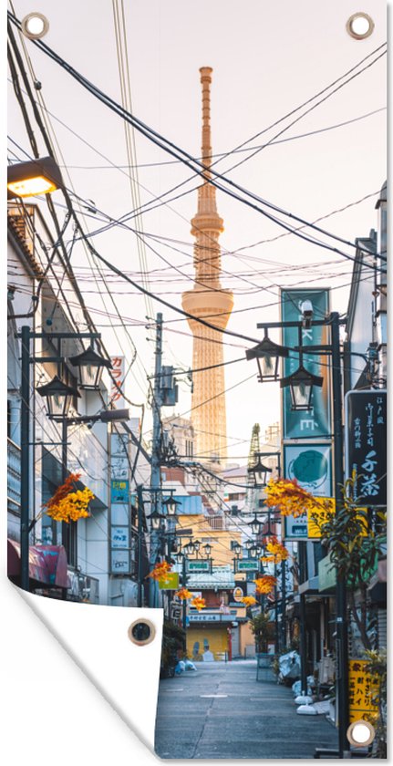 Tuinposter Steeg in Tokyo - 40x80 cm - Wanddecoratie Buiten - Tuinposter - Tuindoek - Schuttingposter - Tuinschilderij