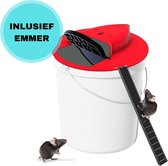 Olenka® - Diervriendelijke Muizenval - Rattenval - Muizenverjager - Inclusief Emmer - Voor Binnen en Buiten - Verbeterd Model 2023 - Inclusief E-Book - Rood