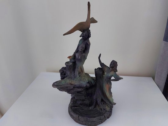 Bronzen beeld van Lydia en de zwaan