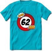 62 Jaar Hoera Verkeersbord T-Shirt | Grappig Verjaardag Cadeau | Dames - Heren | - Blauw - S