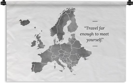 Wandkleed - Wanddoek - Europakaart in grijze waterverf met de quote "Travel far enough to meet yourself." - zwart wit - 90x60 cm - Wandtapijt