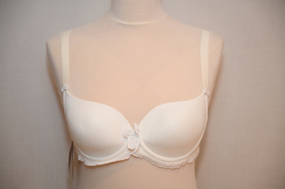 Selmark Lingerie Bianca BH - voorgevormd - A-E cup - creme - maat D70