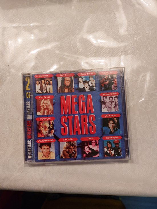 CD hoes van Mega Stars met foto's van diverse artiesten zoals Duran Duran en Spandau Ballet.