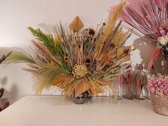 Waanzinnig handgemaakt wandstuk met pampas, fluitenkruid, klein en groot palmblad, artisjok, zonnebloemen 95cm