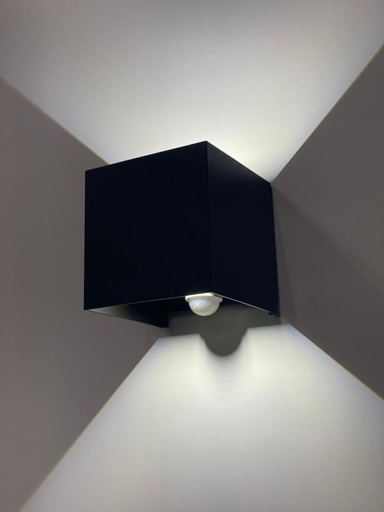 Lura Life - Design Wandlamp Kubus met bewegingssensor - LED - Zwart - 3000K  Warm wit -... | bol.com