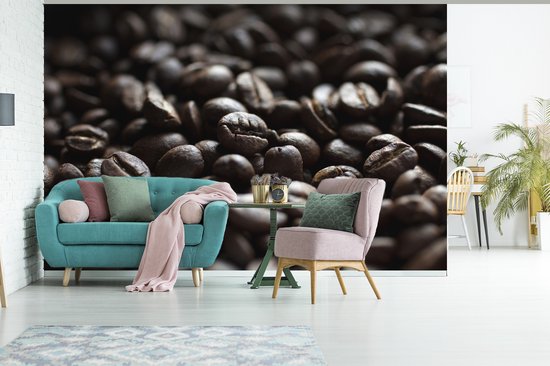 Papier peint photo vinyle - Grains de café torréfiés marron foncé au goût amer largeur 450 cm x hauteur 300 cm - Tirage photo sur papier peint (disponible en 7 tailles)