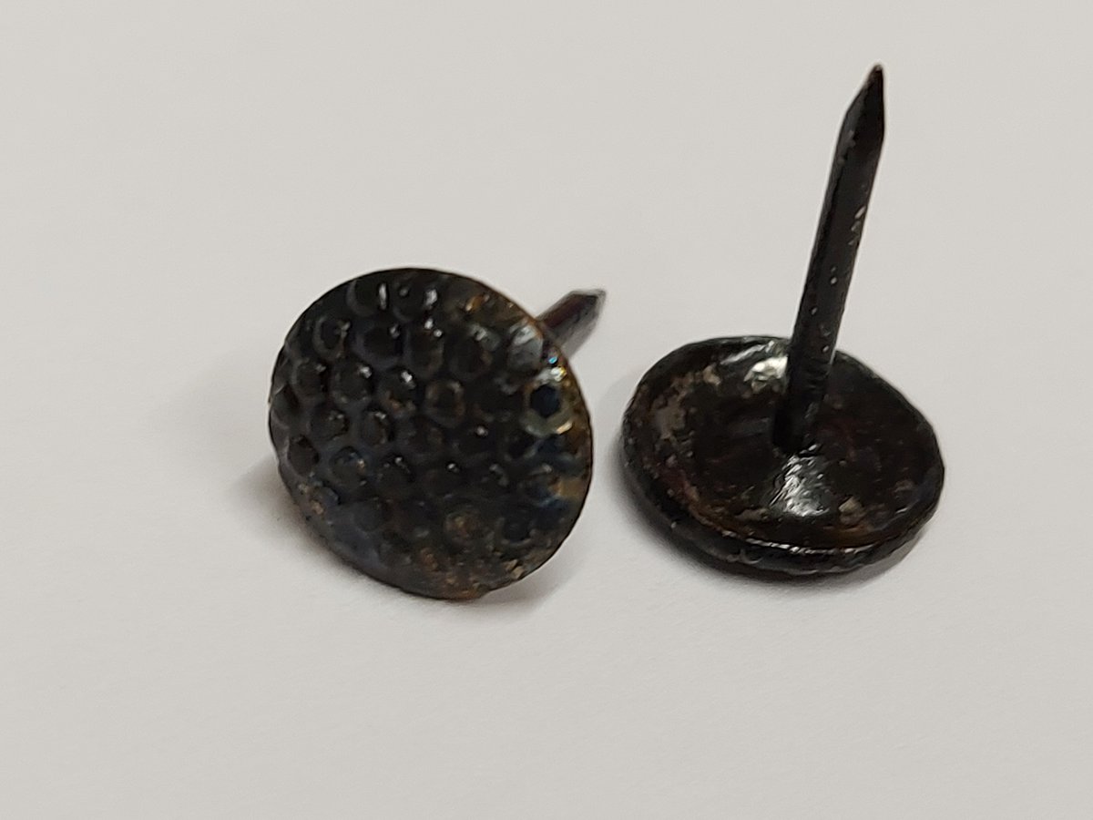 Stalen Stoffeernagels - Siernagels - Meubelnagels - Sierspijkers – ø10 x 14mm - Rond – Ruw Oppervlak – Zwart – Rustiek Ornament – 100 stuks
