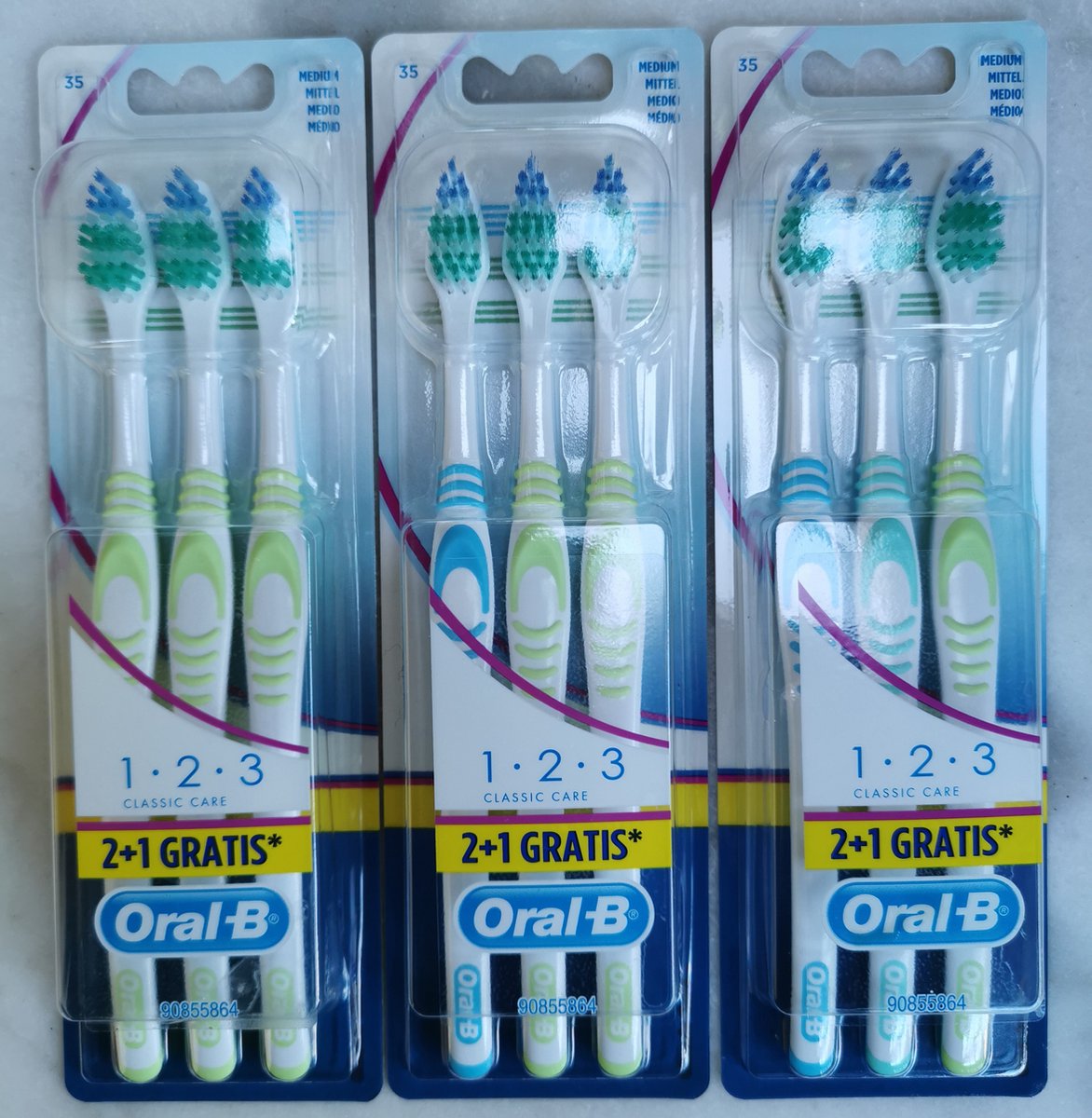 Set van 3 pakken van 3 Oral B medium care tandenborstels