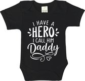 Rompertje - I have a hero i call him daddy - maat: 92 - korte mouw - baby - papa - romper papa - rompertjes baby - rompertjes baby met tekst - rompers - rompertjes - stuks 1 - zwart