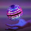 foto van FlyingBall™ Blauw | Bestuurbare Vliegende Bal | Flynova | Flying Spinner | Flying Ball | Magische Bal | Vliegende Bal