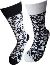 Verjaardag cadeau - Grappige sokken - Zwart Wit Cartoon Mismatch sokken - Leuke sokken - Vrolijke sokken – Valentijn Cadeau - Luckyday Socks - Cadeau sokken - Socks waar je Happy v