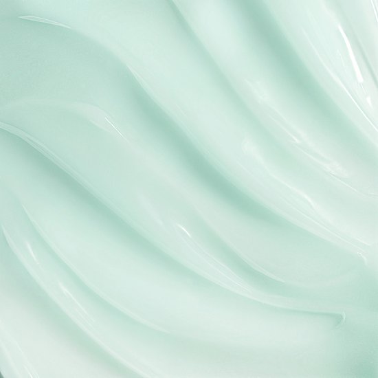 Abstracte textuur van een lichtgroene crème met golvende lijnen.