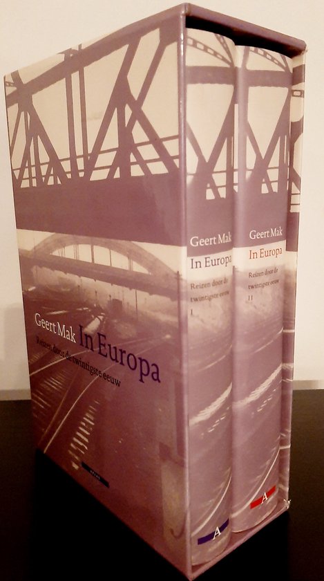In Europa- Tweedelige Gebonden Editie In Cassette