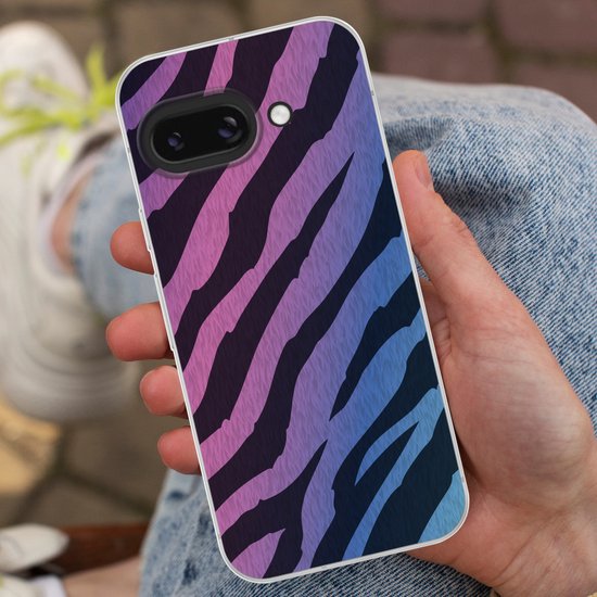 Coque de téléphone avec un dégradé de violet à bleu dans un motif imprimé zèbre.