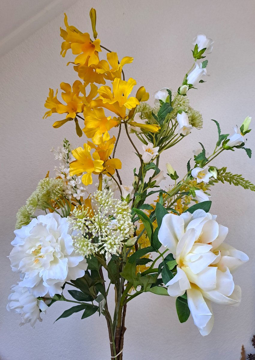 Kunstbloemen - Zijdenbloemen zonder Vaas - Kleurrijk - Zijde bloemen - Zijdenboeket - Nepbloemen - Sierbloemen - Lente boeket - Lenteboeket - Voorjaarboeket - Voorjaar boeket geel wit