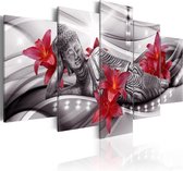 Schilderij - Relaxing Boeddha tussen rode bloemen , 5 luik