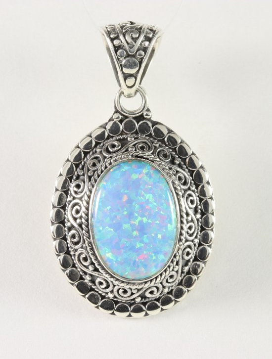 Pendentif en argent sculpté avec opale australienne