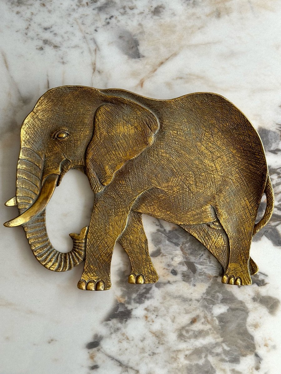 schaal olifant bronskleur - decoratief beeld - schaal - olifant - dierenbeeld - metaal - interieur - cadeau - geschenk - Verjaardag - Valentijn - Nieuwjaar - Kerst
