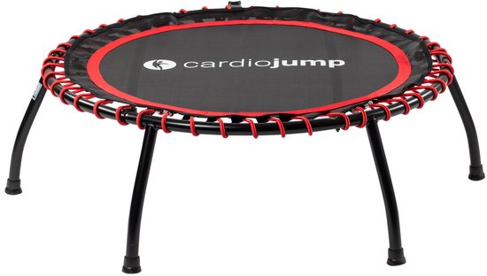 Fitness trampoline met zwart springdoek, rode rand en rode veren. Cardiojump logo in het midden.